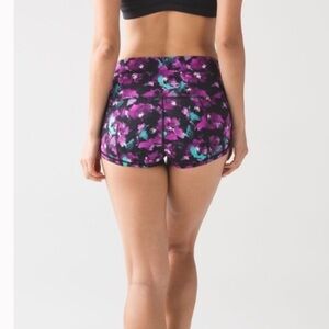 Lululemon Wunder short midnight bloom booty short